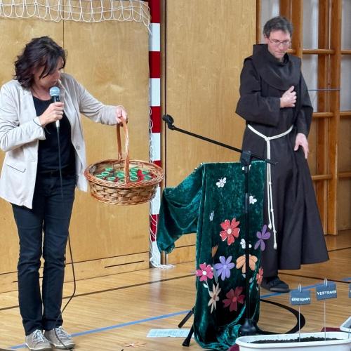 Frau und Pater