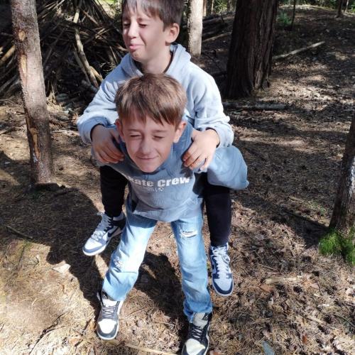 2 Buben im Wald