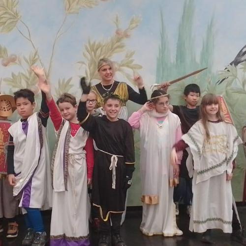 Kindergruppe als Römer verkleidet