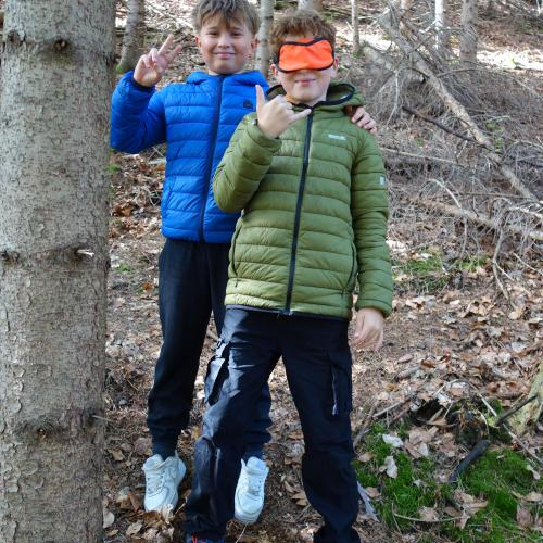 2 Buben im Wald