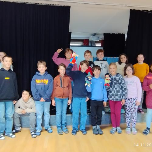 Kinder auf Bühne