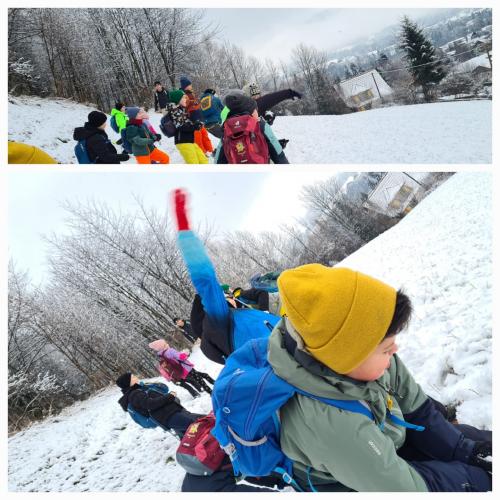 Kinder in Winterlandschaft