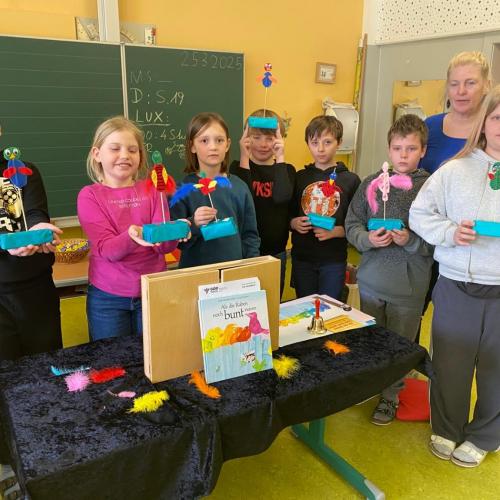 Frau und Gruppe von Kindern