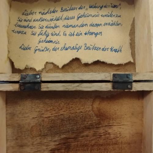 Schatzkiste mit Brief