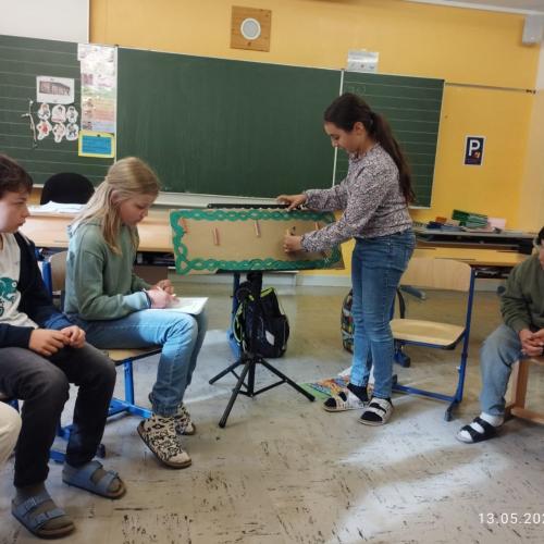 Kinder in Klassenzimmer