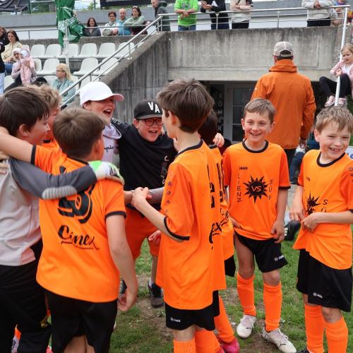 Kinder beim Fußball