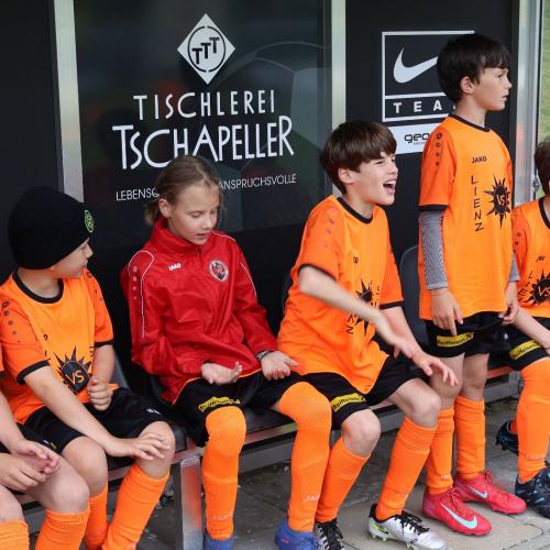 Kinder beim Fußball