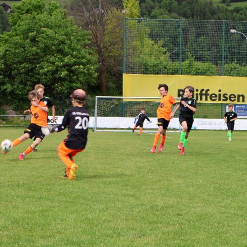 Kinder beim Fußball