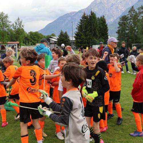 Kinder beim Fußball