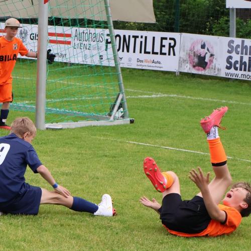 Kinder beim Fußball
