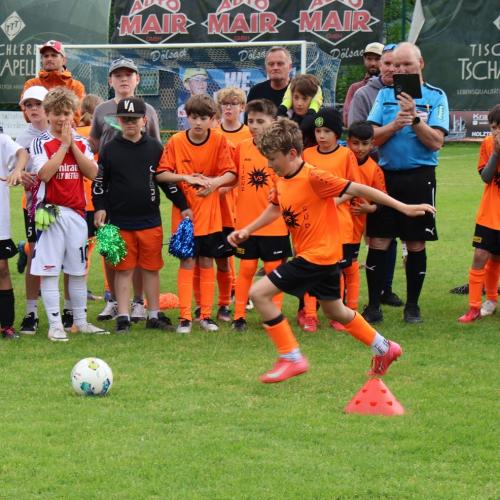 Kinder beim Fußball