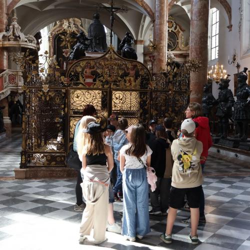Kinder in Kirche