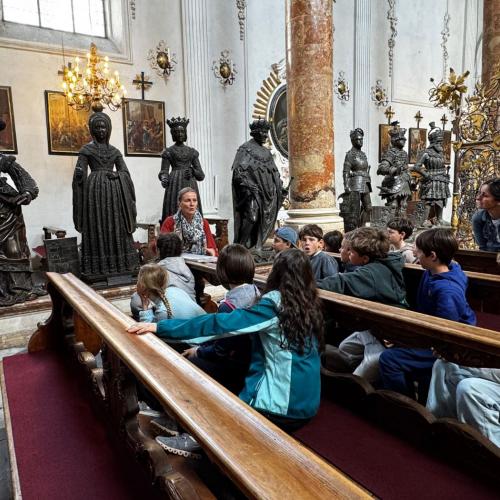 Kinder in Kirche