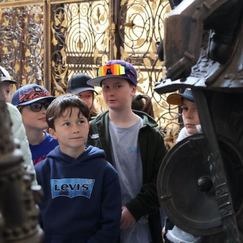 Kinder in Kirche
