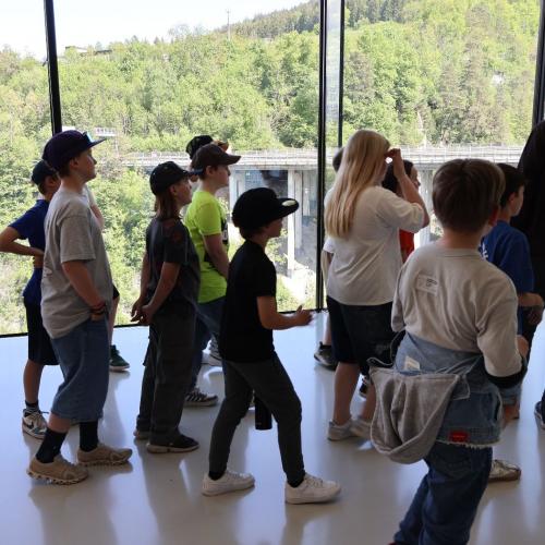 Kindergruppe und Führer
