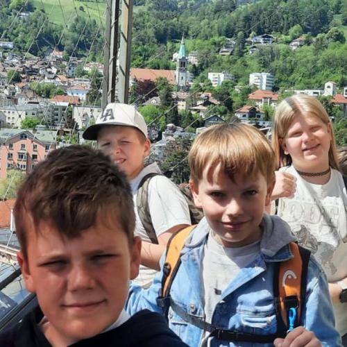 Kinder auf Aussichtstrum