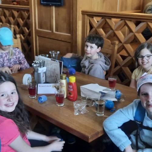 Kinder im Restaurant