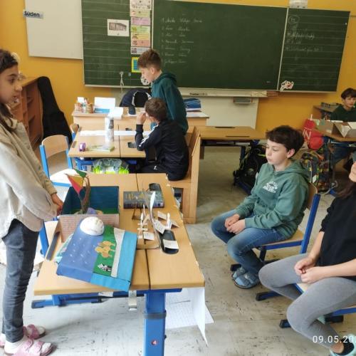 Kinder in Klassenzimmer