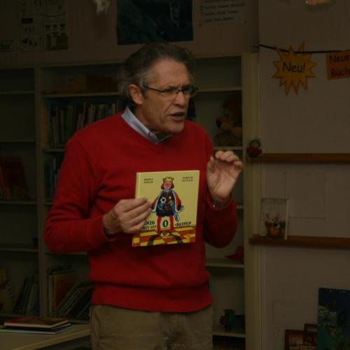 Mann mit Buch